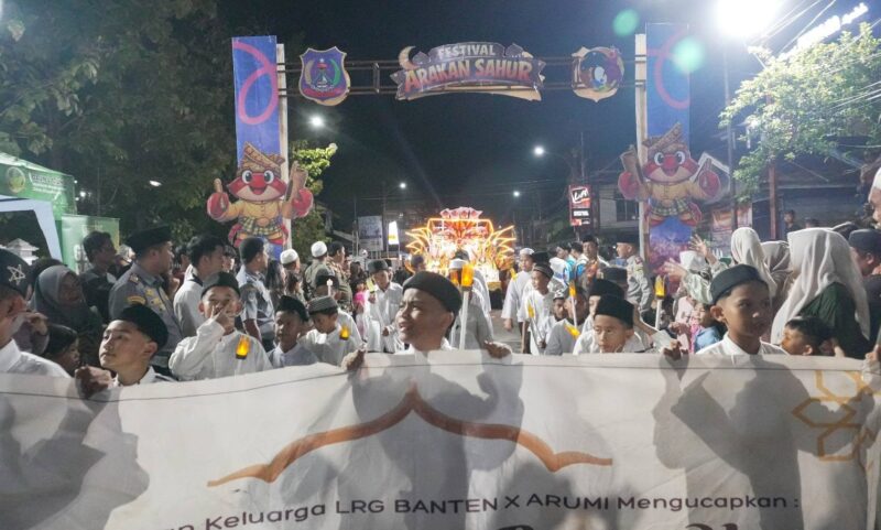 Malam Puncak Arakan Sahur Tanjab Barat Diserbu Ribuan Warga