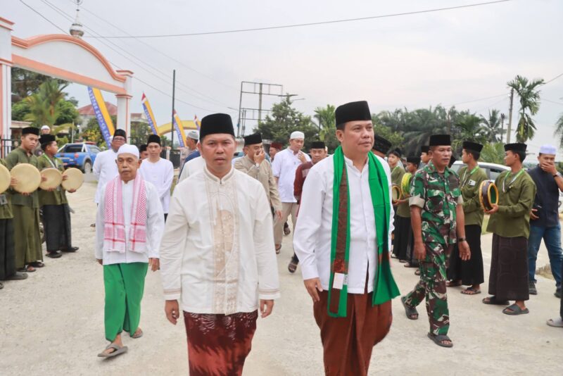 , Wabup Katamso Tetap Salur Program Sosial Saat Safari Ramadan Muara Papalik (Foto Dok. Prokopim Tanjabbar)