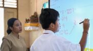 Belajar dengan Papan Interaktif Digital, Murid Siap Hadapi TKA