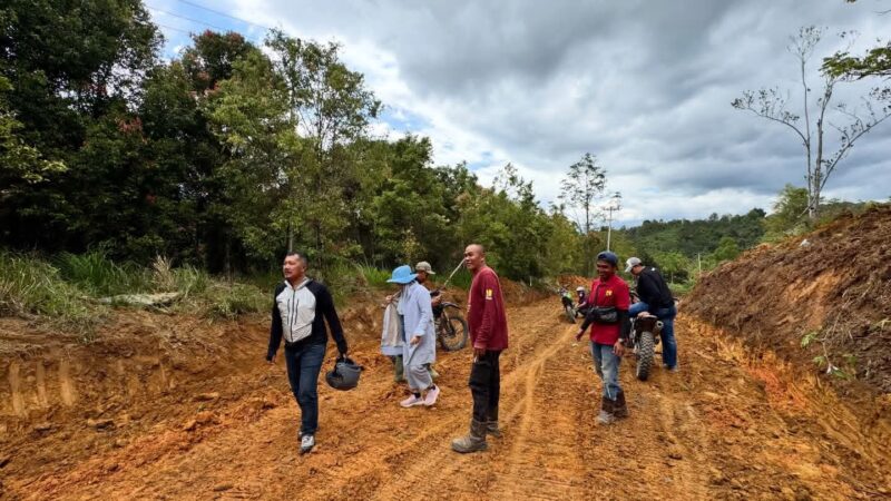 Bupati Monadi Tinjau Jalan Renah Pemetik, 11/4/26