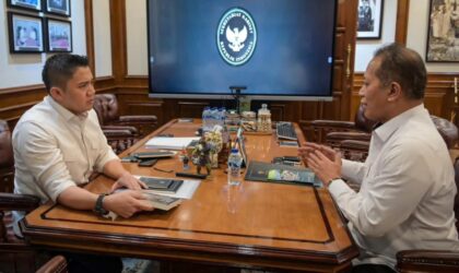 Sekretaris Kabinet Teddy Indra Wijaya menerima Menteri Koperasi Ferry Juliantono di Kantor Sekretariat Kabinet, Jakarta, Senin (20/4/2026)