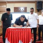 Wali Kota Sungai Penuh, Alfin, SH menandatangani langsung MoU bersama Kepala Kejaksaan Negeri Sungai Penuh