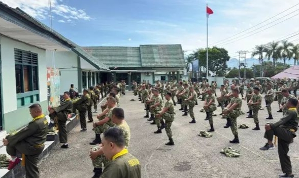 Kodim 0417/Kerinci menggelar latihan Peraturan Sikap Militer (PSM) di Lapangan Makodim