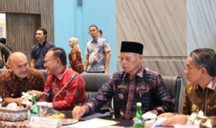 Wawako Sungai Penuh Hadiri RUPSLB Bank Jambi