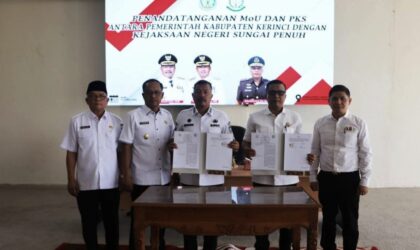 Pemerintah Kabupaten Kerinci terus memperkuat langkah menuju tata kelola pemerintahan desa yang modern dan berbasis teknologi. Hal tersebut ditandai dengan kegiatan Penandatanganan Komitmen Bersama Percepatan