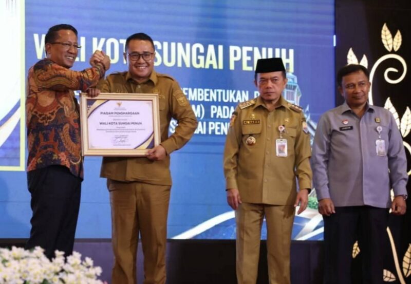 Wako Alfin Terima Penghargaan dari Menteri Hukum