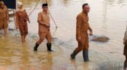 Pemkab Sarolangun Tinjau Banjir dan Beri Bantuan
