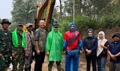 Monadi Tinjau Jalan Renah Pemetik, Perbaikan Dipastikan Aman dan Lancar