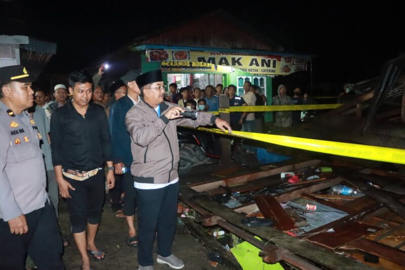 Bupati Anwar Sadat Tinjau Kebakaran Teluk Nilau