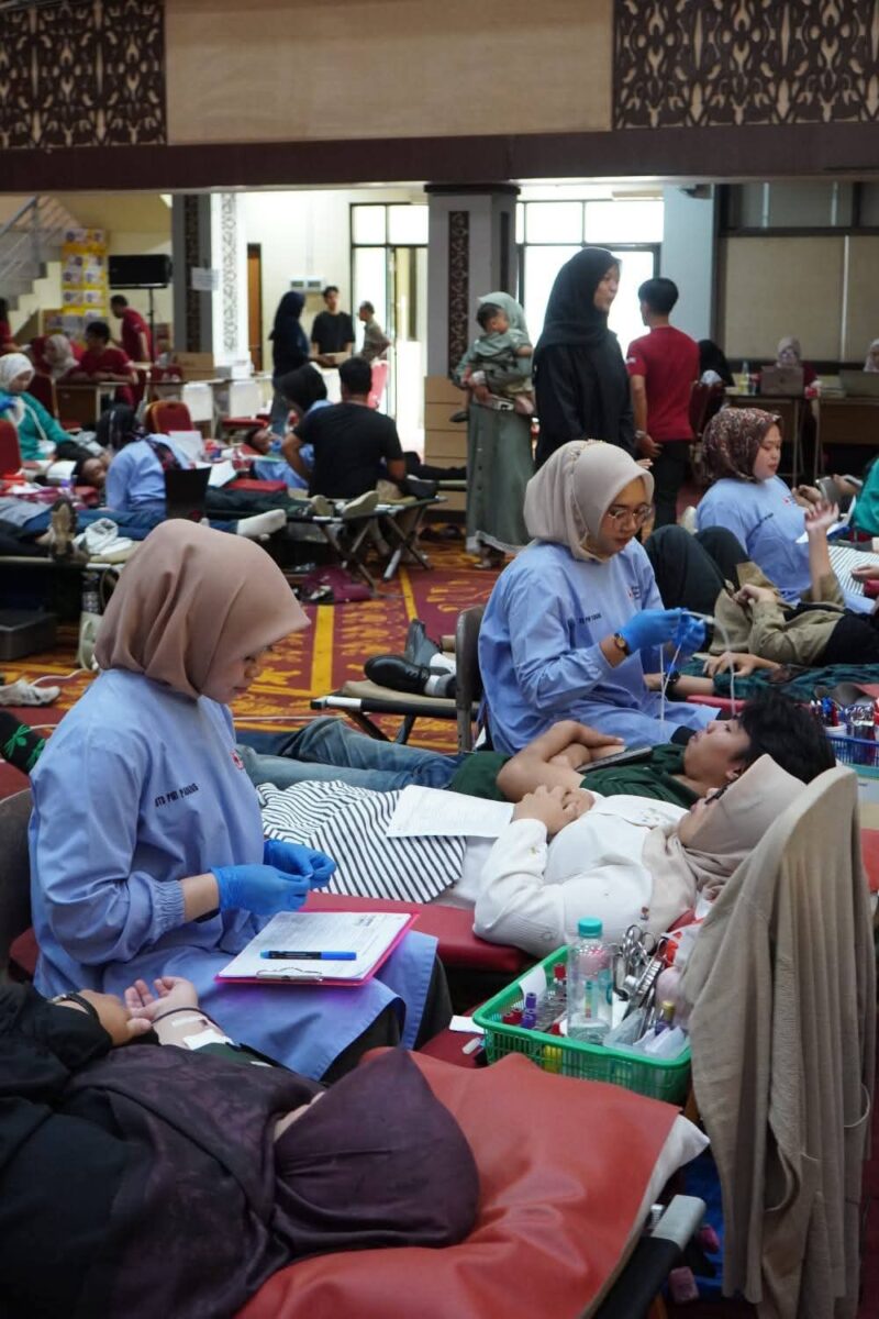 Donor Darah Massal di UNP Pecah Rekor, UNP–Bank Mestika Banjiri Stok PMI Padang