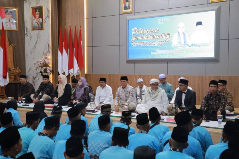 376 Calon Jemaah Haji Tanjab Barat Resmi Berangkat ke Tanah Suci