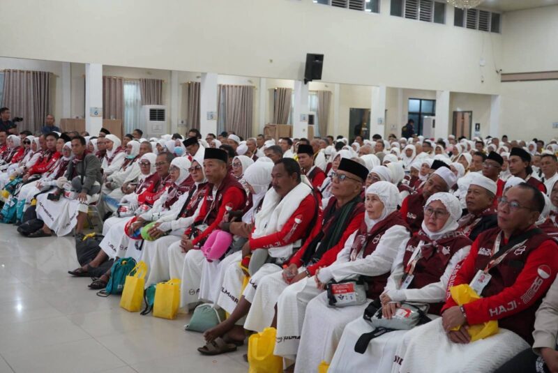 Wagub Sani Lepas Jamaah Haji Kerinci Tebo dan Kota Jambi