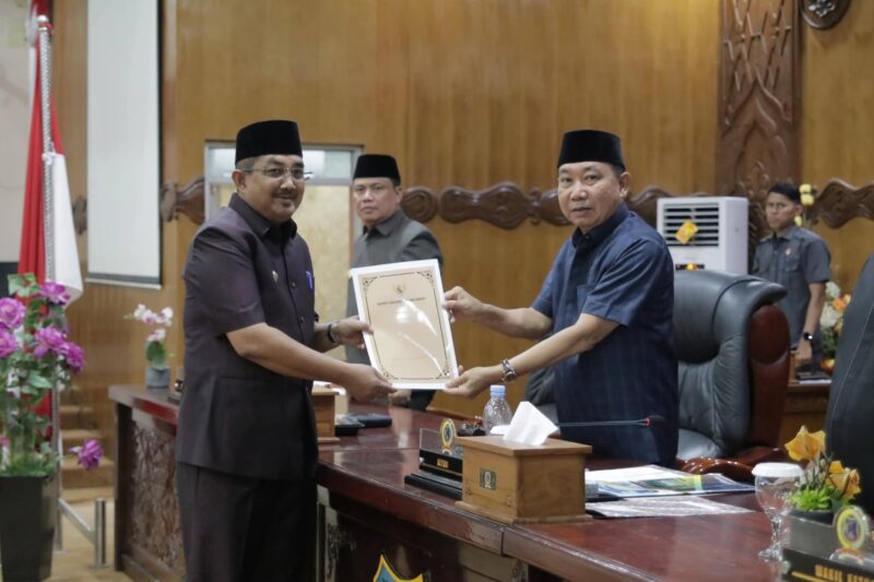 Bupati Anwar Sadat Sampaikan Dua Ranperda Paripurna DPRD