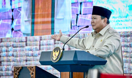 Prabowo Pangkas Bunga PNM Mekaar