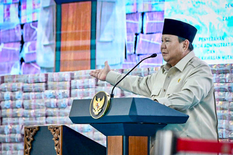 Prabowo Pangkas Bunga PNM Mekaar (foto istimewa)