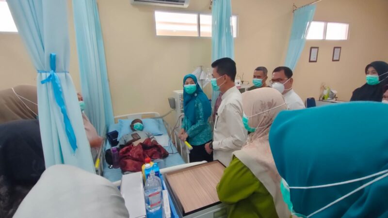 Tangis Haru Warnai Kunjungan Ketua TP PKK ke Pasien Cuci Darah
