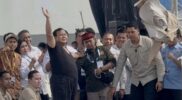 Prabowo Lempar Baju di Monas, Buruh Riuh