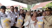 Wali Kota Alfin Salurkan Bantuan Kursi Roda untuk Warga Disabilitas