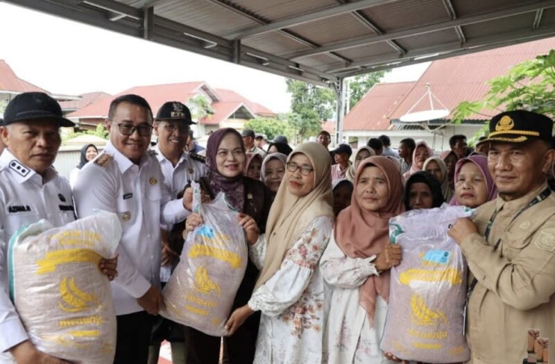 Wali Kota Alfin Salurkan Bantuan Kursi Roda untuk Warga Disabilitas