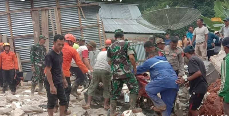 Hujan Lebat Picu Longsor di Bungo, Satu Keluarga Tertimbun