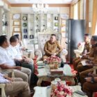 Wali Kota Sungai Penuh, Alfin menerima kunjungan silaturahmi jajaran pimpinan BB TNKS di ruang kerjanya (25/5/26).
