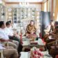 Wali Kota Sungai Penuh, Alfin menerima kunjungan silaturahmi jajaran pimpinan BB TNKS di ruang kerjanya (25/5/26).