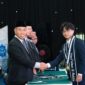 Ahmad Salman Al-Makkiy, siswa MAN IC Serpong (kiri) dan Kepala MAN IC Serpong Hilal Najmi (kanan) (Foto Kemanag)
