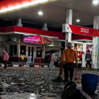 Truk Muatan Lele Tumpah di SPBU Klaten, Warga Langsung Serbu Lokasi