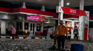 Truk Muatan Lele Tumpah di SPBU Klaten, Warga Langsung Serbu Lokasi