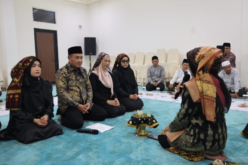 Enam Luhah Anugerahkan Gelar kepada Wako Alfin