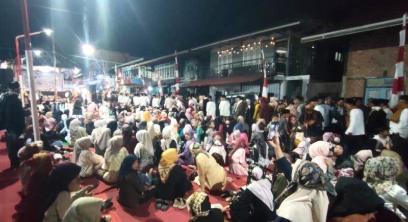 Tradisi Hang Lahaek Semarakkan Rangkaian Kenduri Sko Enam Luhah