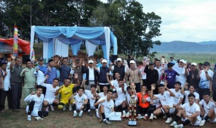 Wako Alfin Tutup Turnamen Batu Gong Cup I 2026, Debai A Angkat Trofi