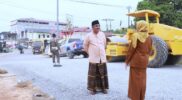 Bupati Anwar Sadat Tinjau Jalan Rusak Jalur 2 Merlung
