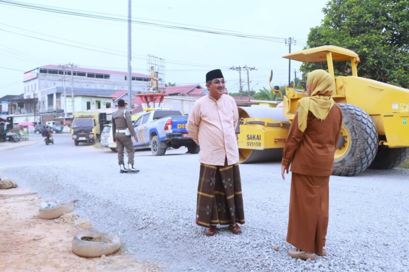 Bupati Anwar Sadat Tinjau Jalan Rusak Jalur 2 Merlung
