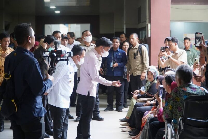 Al Haris dampingi Wapres Gibran di RSUD Raden Mattaher Jambi, Kamis (16/7/2026)