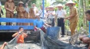 Bupati Anwar Sadat Serahkan Bedah Rumah di Bram Itam