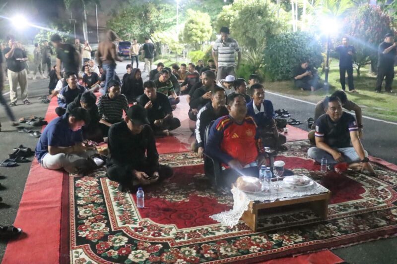 Bupati Tanjab Barat Pererat Silaturahmi Lewat Nobar Semifinal Piala Dunia 2026