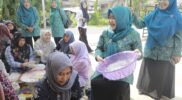 TP PKK Tanjab Barat Dorong UMKM Lewat Pelatihan Kletek Udang