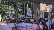 Massa Datangi Kantor Hotman Paris, Soroti Ucapannya