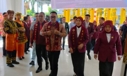 Wako Alfin Hadiri Pelantikan Pengurus PPNI Kota Sungai Penuh