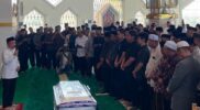 Azhar Hamzah Hadiri Salat Jenazah H. A. Bakri