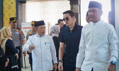 Bupati Sarolangun Laksanakan Shalat Jenazah H. A. Bakri HM di Jambi