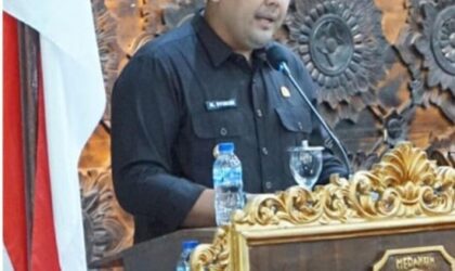 Bupati M. Syukur Jawab Pandangan Fraksi DPRD
