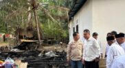 Pemkab Sarolangun membantu korban kebakaran rumah di Desa Sekamis