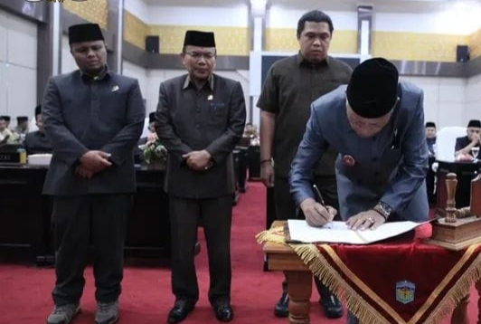 Pimpinan DPRD Sungai Penuh dan Pemkot menandatangani kesepakatan KUA-PPAS 2027 