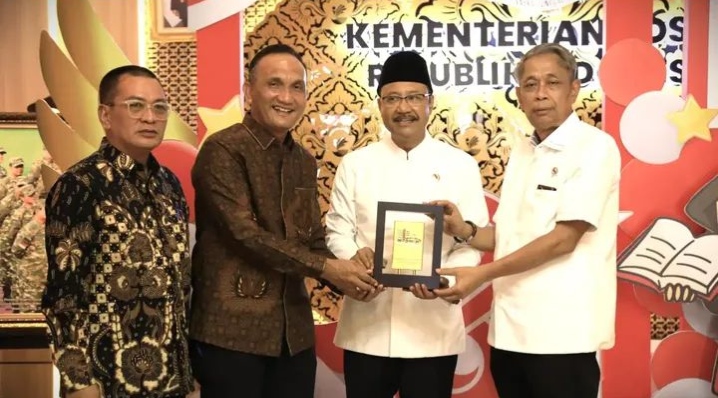 Bupati Hurmin Perkuat Sinergi Sosial dengan Mensos