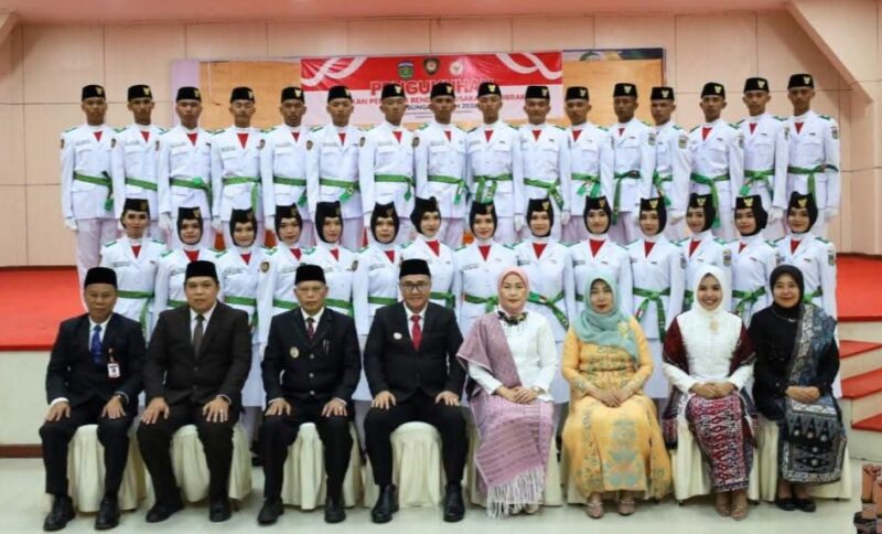 Wako Alfin Kukuhkan 30 Paskibraka Sungai Penuh, Siap Tugas di HUT ke-81 RI