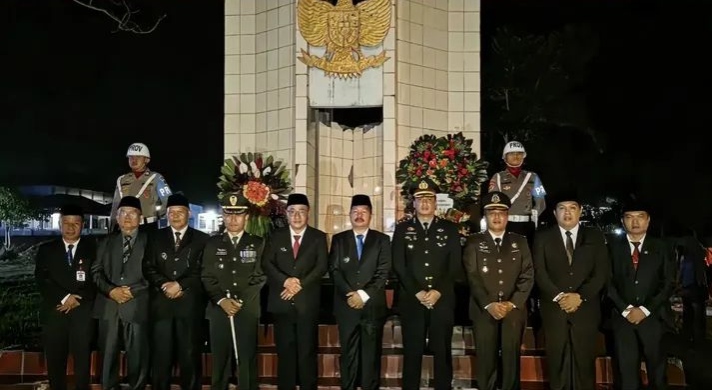 Ketua DPRD Hutri Randa Hadiri Renungan Suci di TMP Semumu