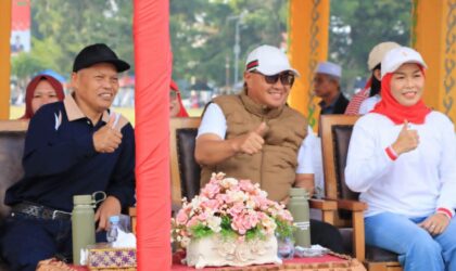Meriah! Wako Alfin dan Wawako Azhar Buka Pawai HUT RI Ke - 81