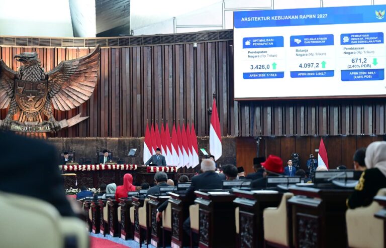 Sidang Penyampaian Keterangan Pemerintah atas RUU APBN 2027 beserta Nota Keuangan di Rapat Paripurna DPR RI, Gedung Nusantara, Jakarta, Jumat (14/8/2026).